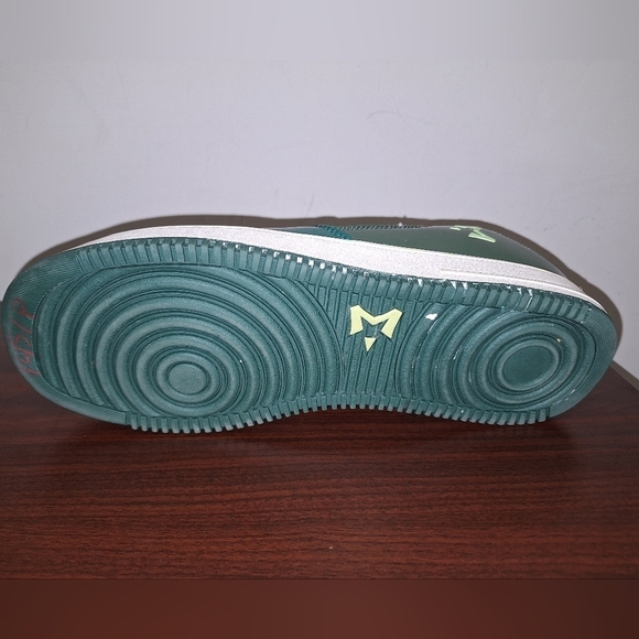 A pair of Starbury men\'s size 14 green sneakers. They\'re in excellent condition main image 7